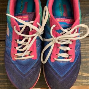 Size 7.5 Skechers